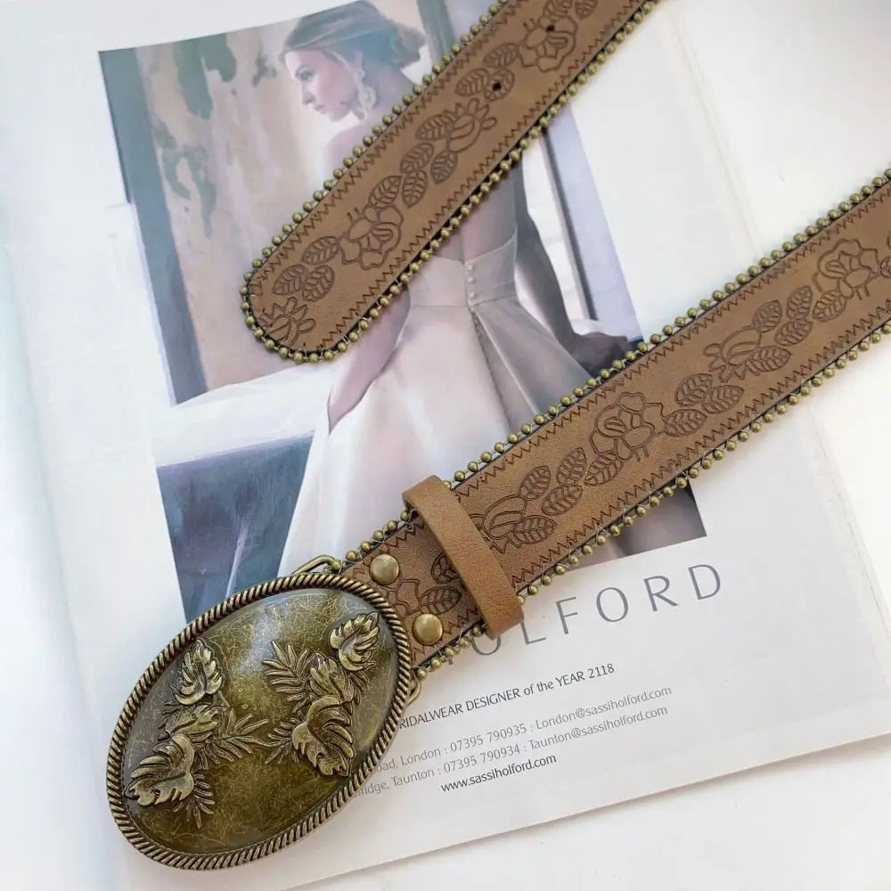 Fashion Adjustable Women Belt Vintage PU Leather Cowboy Belt Engraved-Buckle Boho Western Belt for Jeans Pants Dresses