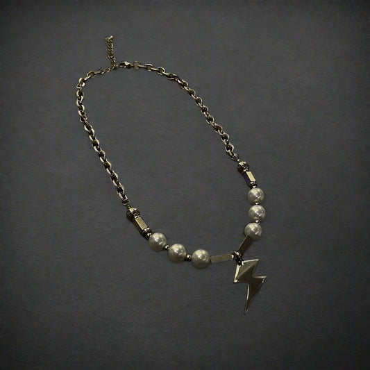 Y2K Lightning Bolt Necklace – Pearl & Metal Chain Hybrid
